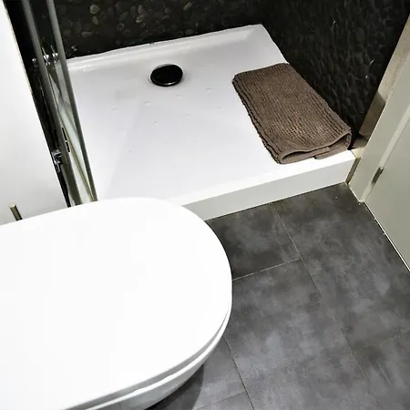 Farella 1 Apartment Llança